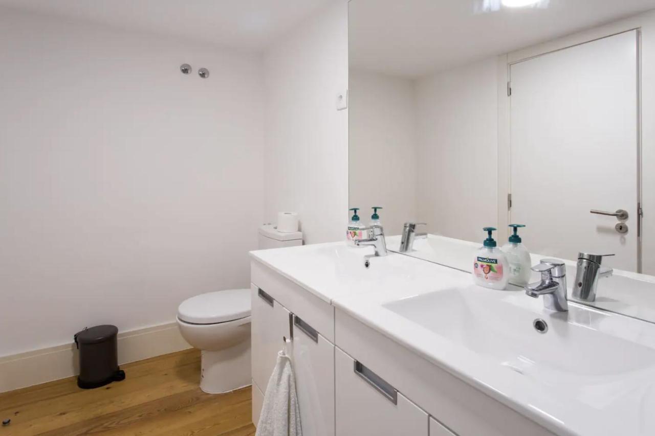 Beautiful 3-Story House In Chiado With A 40M² Private Terrace Apartment Lisbon Luaran gambar