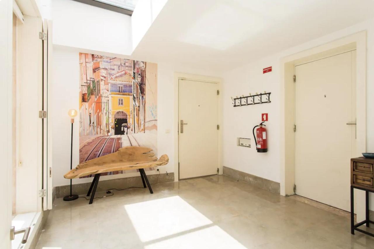 Beautiful 3-Story House In Chiado With A 40M² Private Terrace Apartment Lisbon Luaran gambar