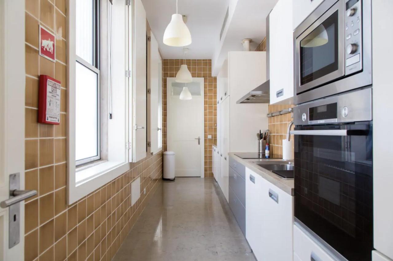 Beautiful 3-Story House In Chiado With A 40M² Private Terrace Apartment Lisbon Luaran gambar