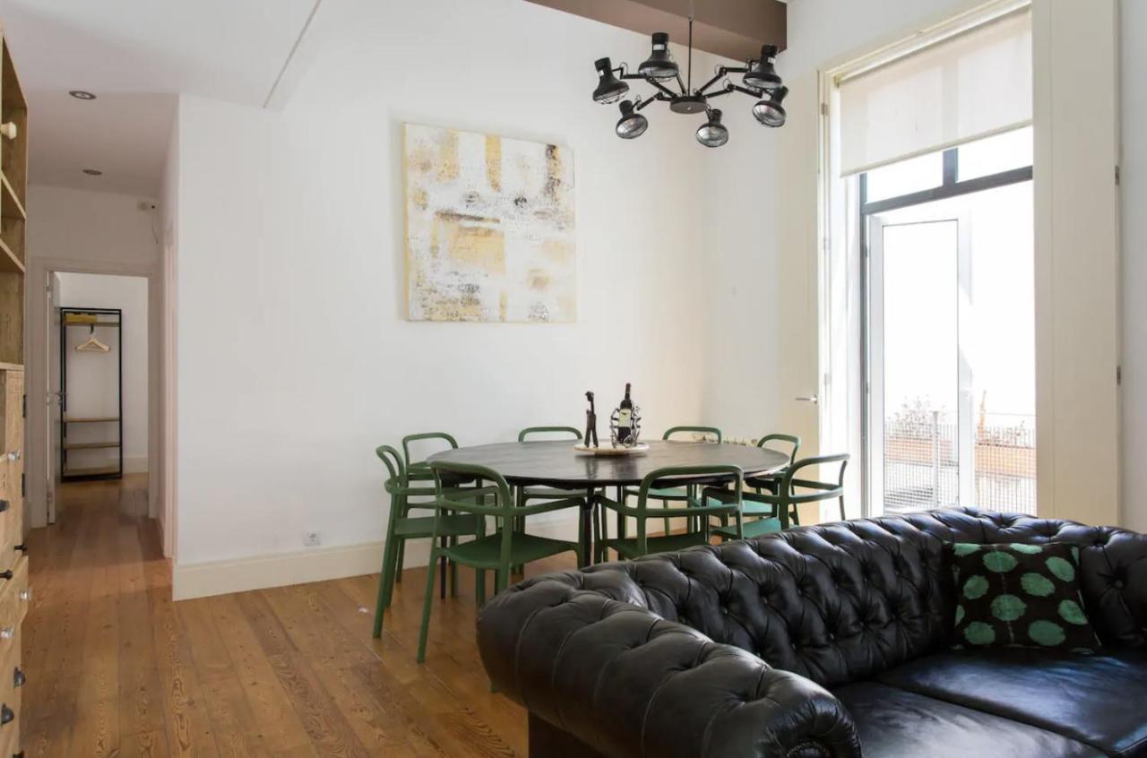 Beautiful 3-Story House In Chiado With A 40M² Private Terrace Apartment Lisbon Luaran gambar