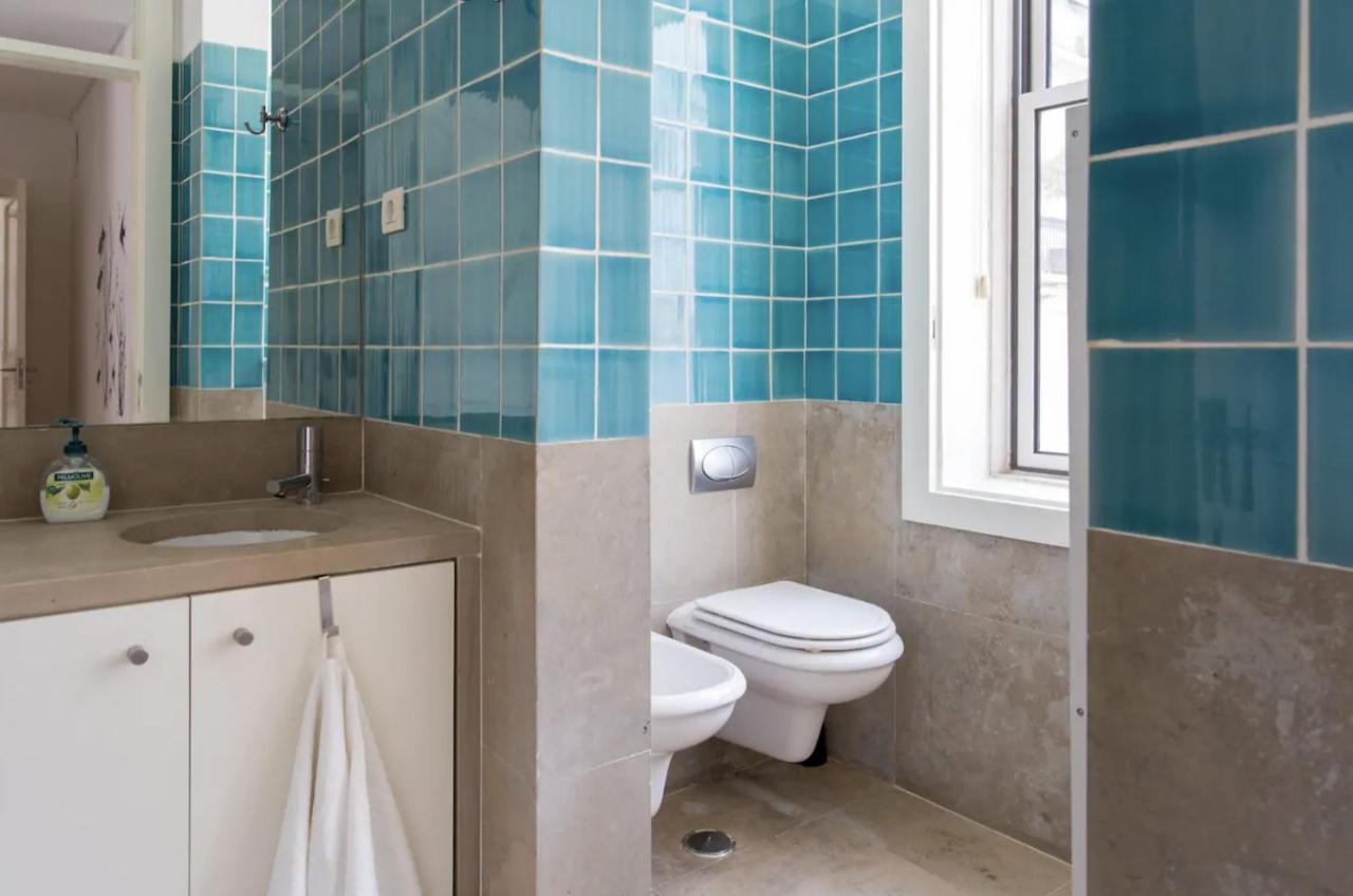 Beautiful 3-Story House In Chiado With A 40M² Private Terrace Apartment Lisbon Luaran gambar