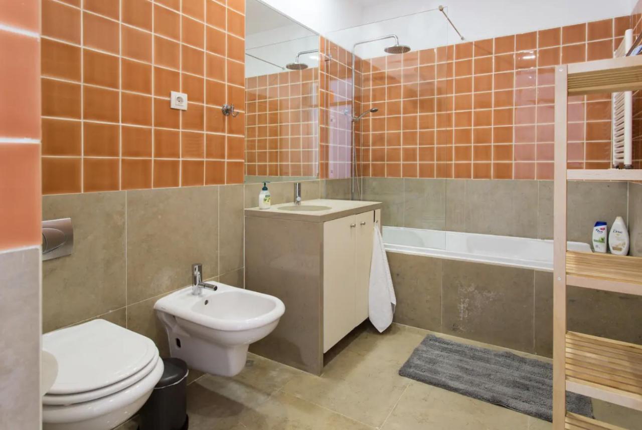 Beautiful 3-Story House In Chiado With A 40M² Private Terrace Apartment Lisbon Luaran gambar