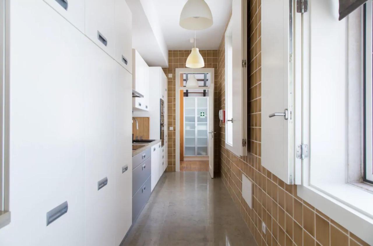 Beautiful 3-Story House In Chiado With A 40M² Private Terrace Apartment Lisbon Luaran gambar