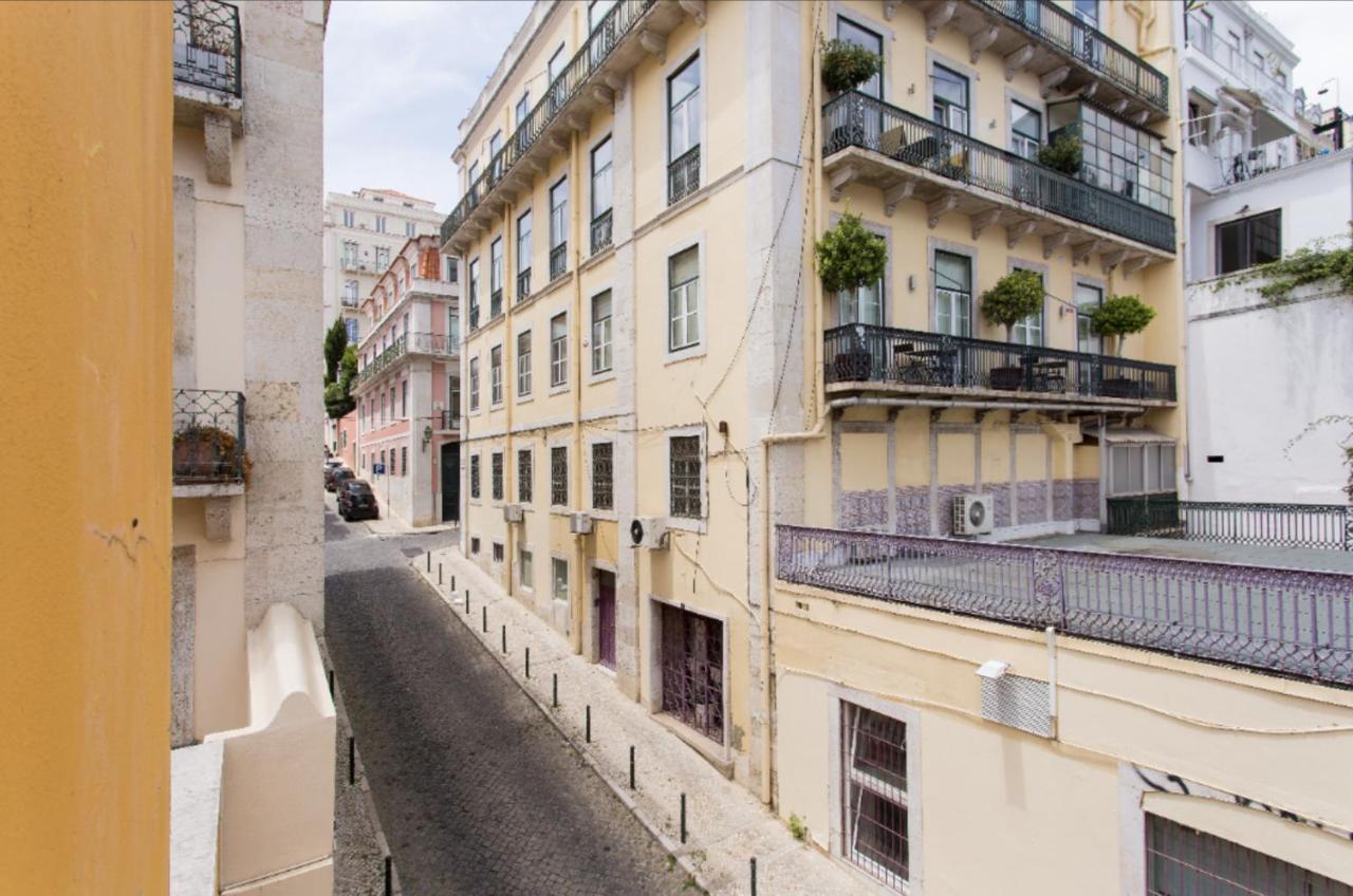 Beautiful 3-Story House In Chiado With A 40M² Private Terrace Apartment Lisbon Luaran gambar